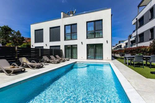 Villa H