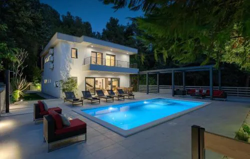 Villa Stribor near Medulin for 8 people with private pool - only 1 km from the beach