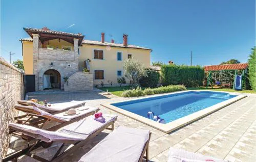 3 Bedroom Beautiful Home In Frkeci