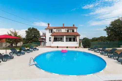Ferienwohnung in Šajini mit Grill, gemeinsamem Pool und Garten