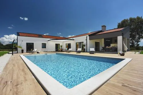 Radola residence by Radola family