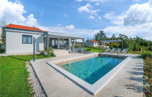 Two-Bedroom Holiday Home In Barban