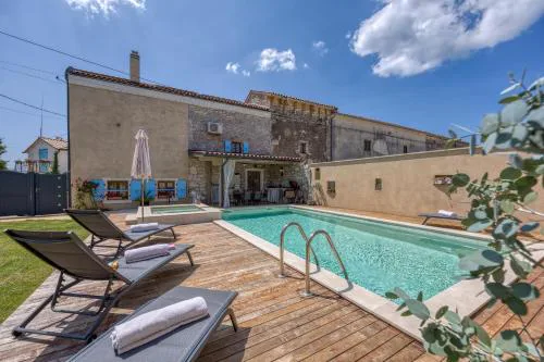 Foska Country Home with Pool - Happy Rentals