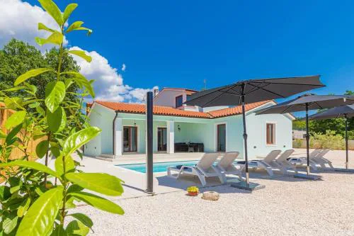 Villa St Vinzent with pool by Istrialux