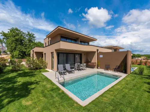 Apartment near beach with pool