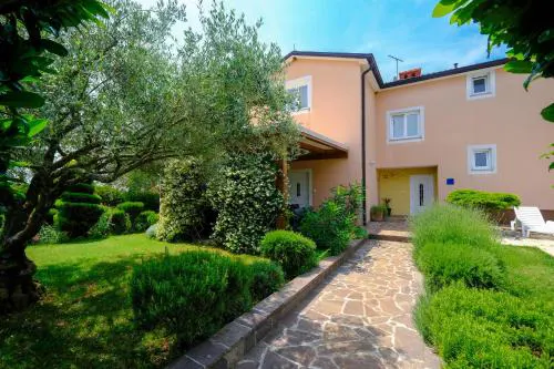 Apartments Antonac