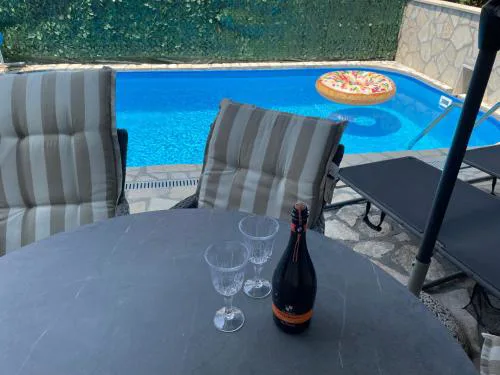 APP Rebecca - private pool