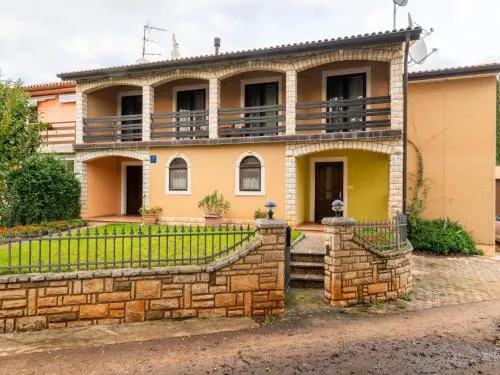 Spacious Holiday Home in Verteneglio