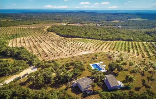 Gorgeous Home In Cubani With Wifi