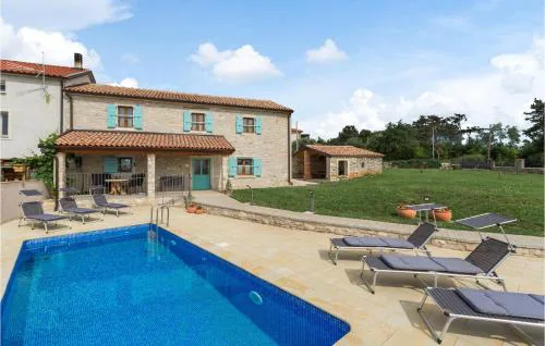 Gorgeous Home In Buje