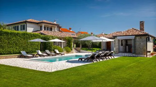 Rustic villa Inga with pool and grill in Buje
