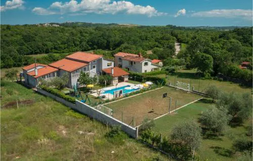 Three-Bedroom Holiday Home In Buje