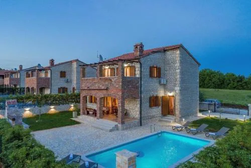 Ferienhaus in Butkovići mit Privatem Pool