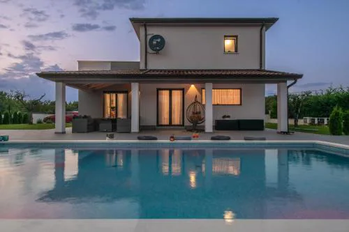 Villa Aaron
