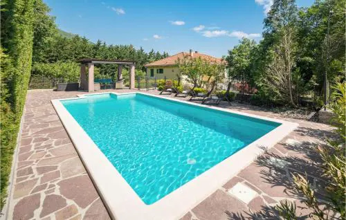2 Bedroom Cozy Apartment In Buzet