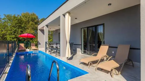 Beautiful Villa Rhapsody with pool in Buzet