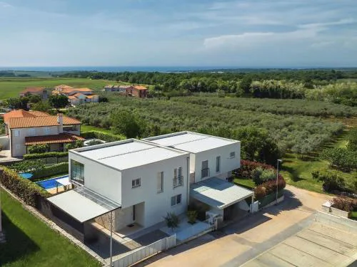 Holiday Home in Novigrad with Pool near Beach