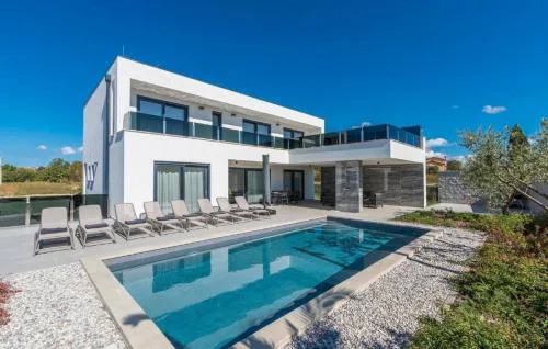 Luxusvilla "Sandi" nur 2 km vom Meer mit offener Terrasse, Pool, Jacuzzi