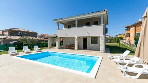 Villa Angelina with 3 bedrooms and Pool in Novigrad