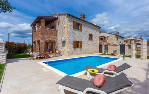 3 Bedroom Gorgeous Home In Cabrunici