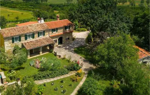 Villa Mikales