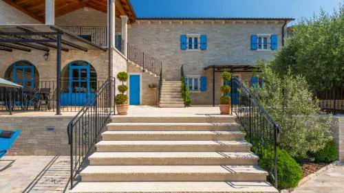 Beautiful villa Dussich with pool near Oprtalj