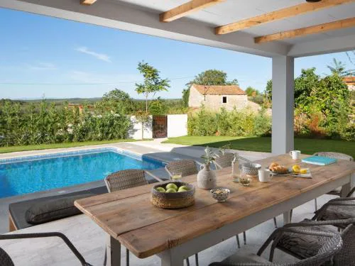 Holiday Home mit eigenem Pool by Interhome