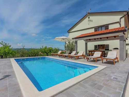 Comfortable apartment in Cerovlje with pool