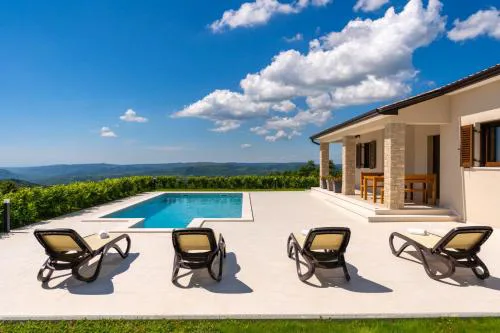 Villa Monti by Briskva