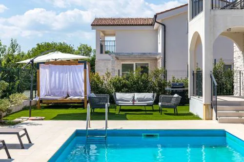 Villa Riviera