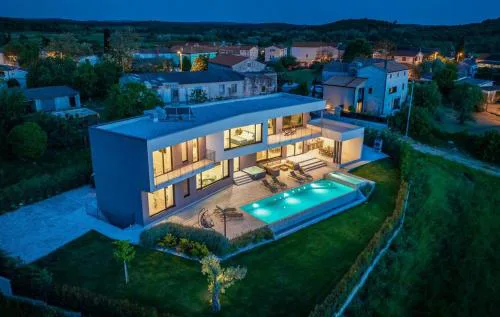 Villa Lumi - with private pool, sauna, outdoor jacuzzi, fitness room, table tennis