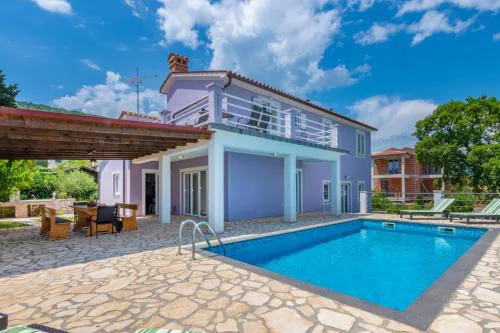 Villa Sandra, a beautiful villa with sea view and a pool
