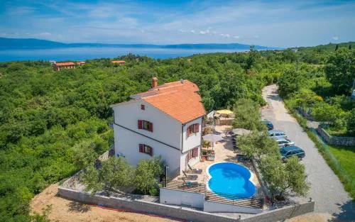Wonderful apartments with heated pool, sauna, jacuzzi and sea view