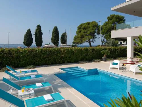 Apartment in Fa ana near Beach and Pool