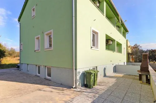 Apartments Ariana 1989