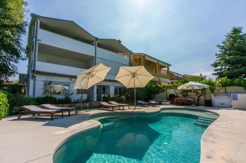 Apartments Pool