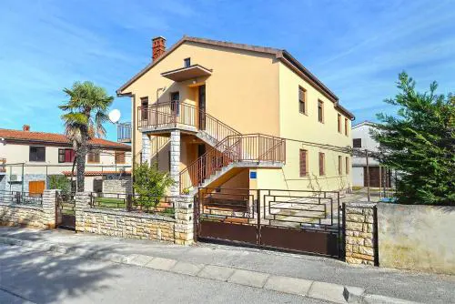 Apartments with parking space Peroj, Fazana - 20731