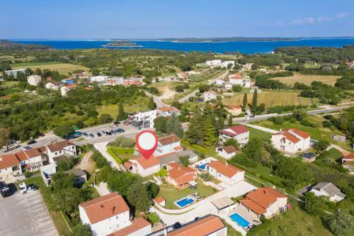 Apartments with parking space Valbandon, Fazana - 7227