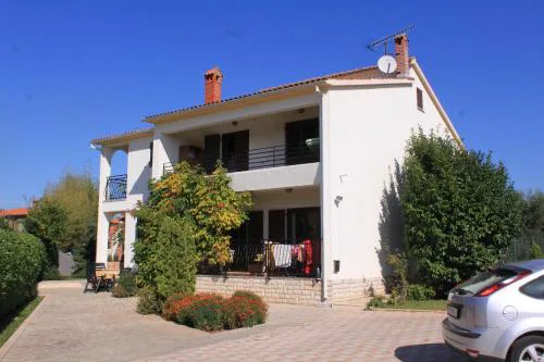 Apartments with parking space Valbandon, Fazana - 7304