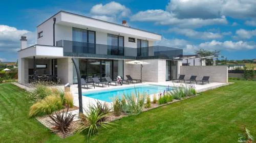 Beautiful Villa Celi with pool in Fazana