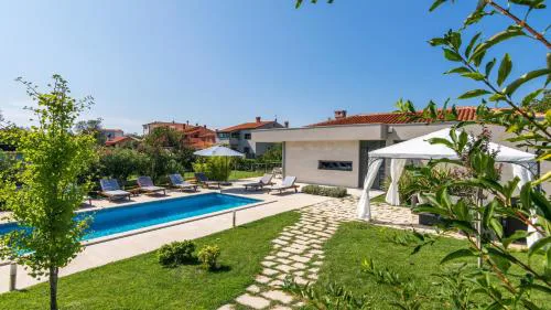 Beautiful Villa Viviana with pool in Fazana