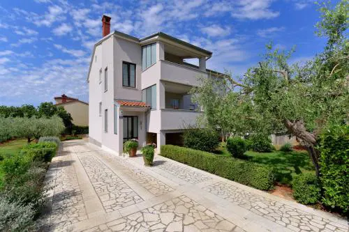 Brezac olive garden apartment
