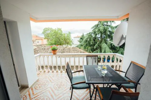 Lenić apartman, free private parking