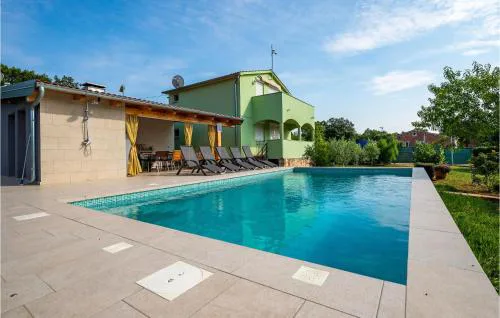 Lovely Home In Fazana With Kitchen