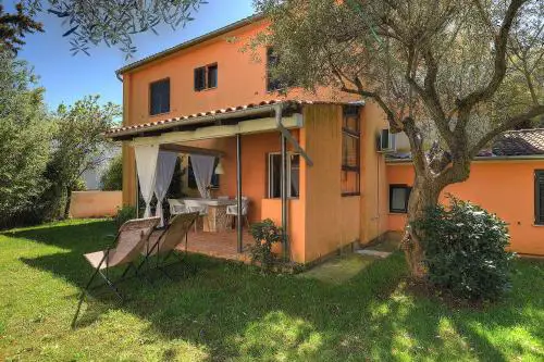 Modern mit toller Terrasse