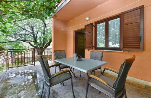 Relaxing apartment with outdoor space in Faana