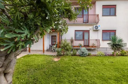 Studio Apartment Luciano in a Quiet Location with Parking and a Yard