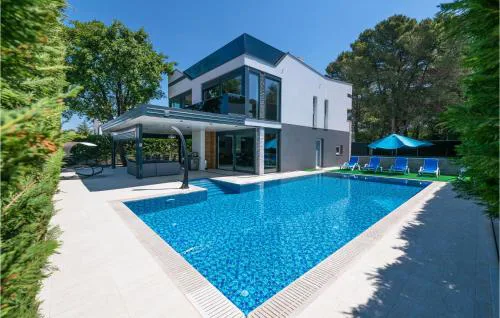 Stunning Home In Fazana With Sauna