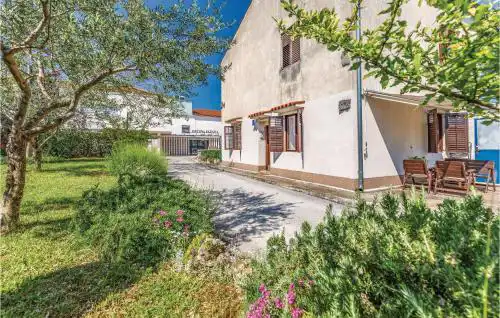 Two-Bedroom Apartment In Fazana
