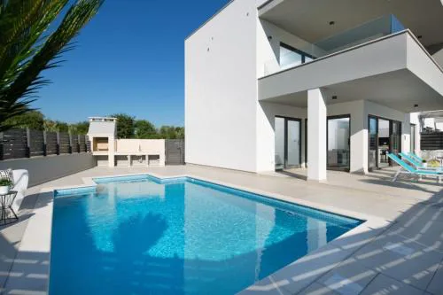 Villa Fasana-Apartment 1 by Vivi Rent